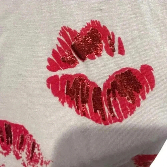 White shirt with red lips and black stripes size L - Picture 3 of 6